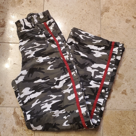 Fashion Nova Pants - Fashion Nova Snip Snaps Camo pants